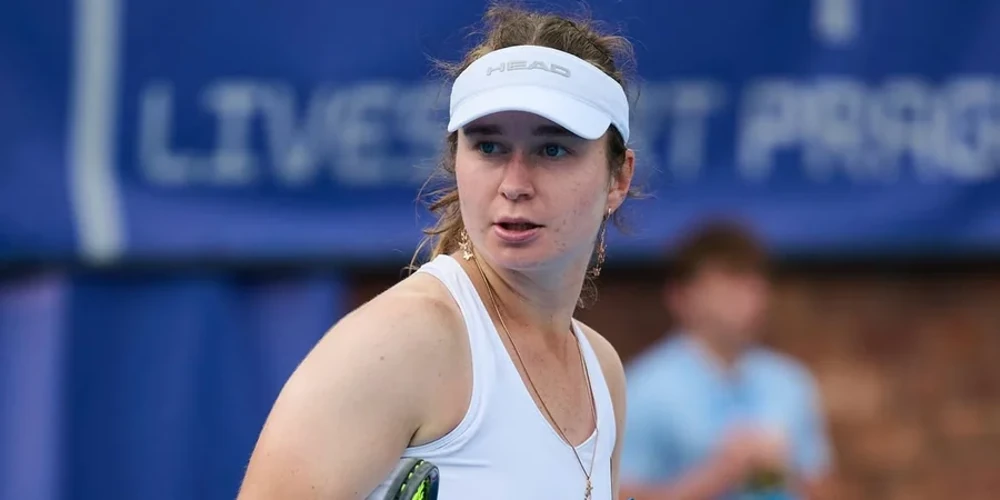 Дарія Снігур під час матчу проти Юлії Стародубцевої на турнірі WTA 1000 у Цинциннаті