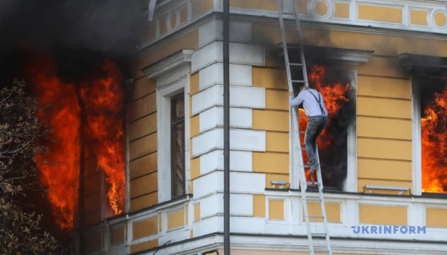 Удар дрона по будівлі НАНУ у Києві: КМВА підтвердила загибель жінки